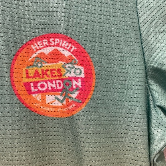 NWT Huub Women's Short Sleeve Tech Shirt Size Small Her‎ Spirit Lakes To London - Picture 4 of 5